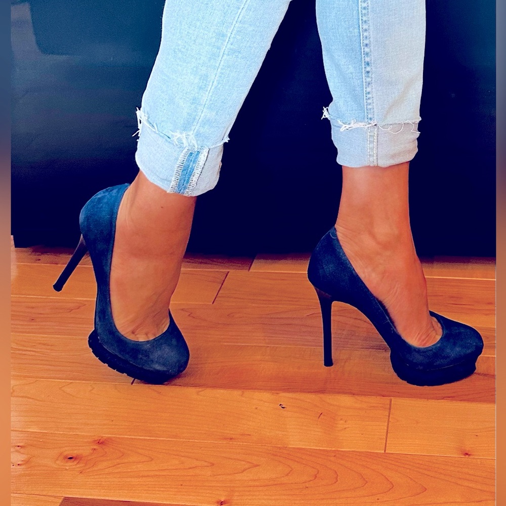 ✅ MUST GO ✅ BCBG MAXAZRIA Pump - GUC 35.5. Fit like a 6